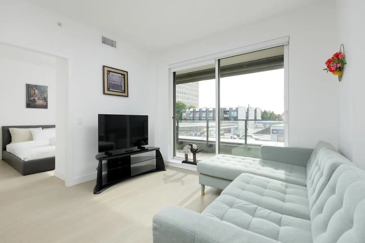 Cozy 2-Bedroom Condo In Vancouver Kanada